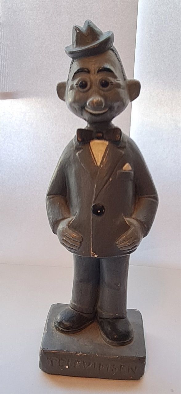 Denne fant eg på et loppemarked og er så og si feilfri..Betalte Kr.60 for den mens verdien på den ligg på rundt Kr. 2300. Dette er den første Televimsen-figuren som Caprino lagde for salg og var i grått og er fra 60-tallet.